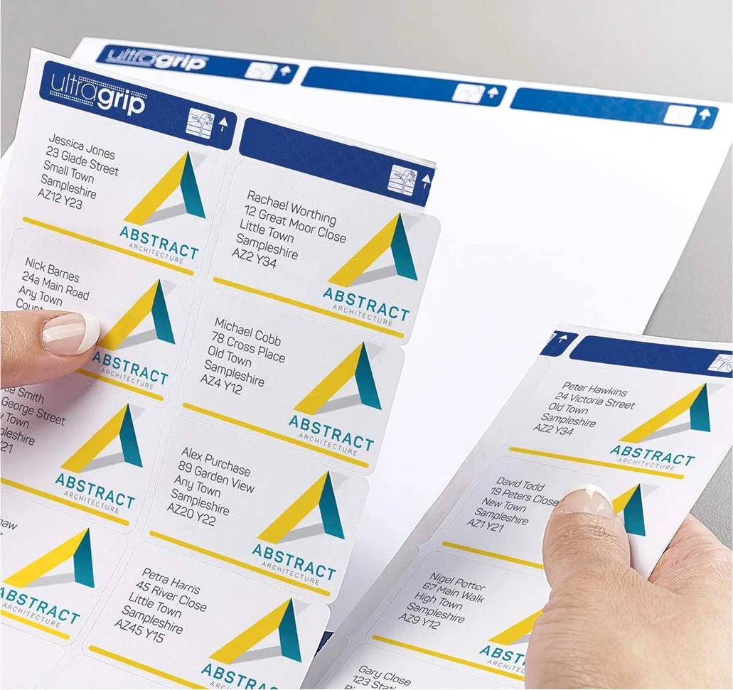 Avery España L7160-100 - Etiquetas adhesivas blancas ideales para para envios paquetes, imprimibles, medida 63.5 x 38.1 mm,ja Caja de 2100 etiquetas