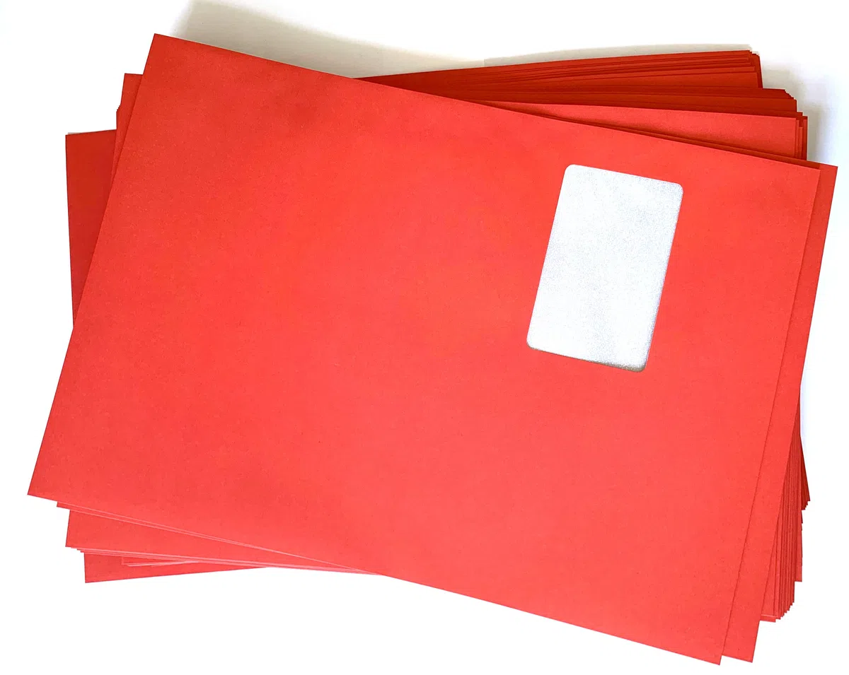 100 sobres con ventana, rojo, rojo oscuro, C4 = 324 x 229 mm, cierre autoadhesivo con tira, 120 g/m²