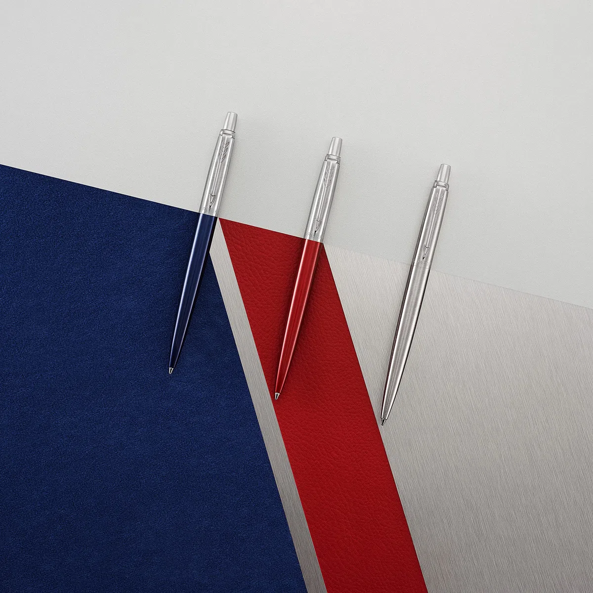 Parker Jotter London paquete Trio Discovery: bolígrafo de color azul Royal, bolígrafo de gel de color rojo Kensington y portaminas de acero inoxidable