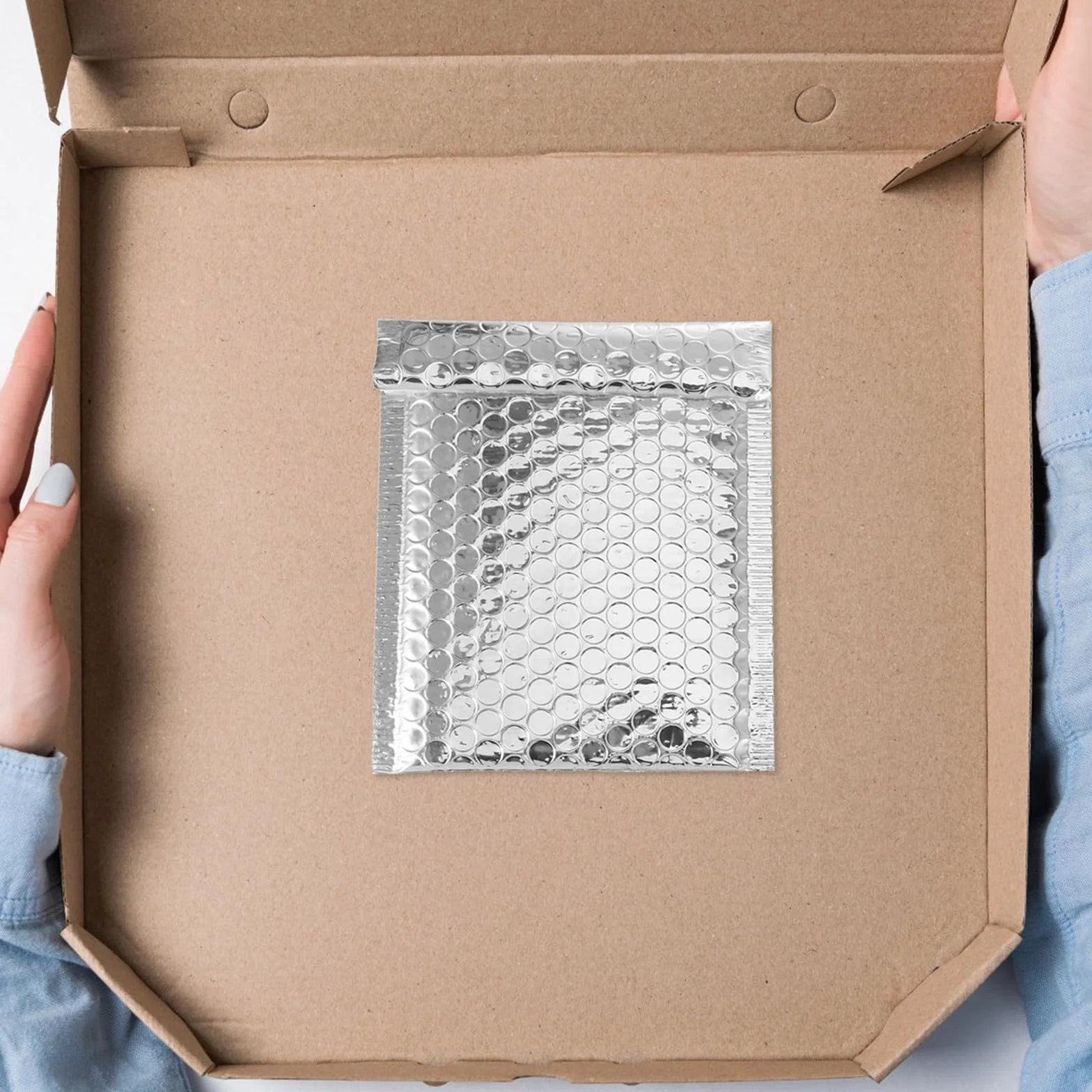 Abaodam Sobres Acolchados Burbujas Plateadas Láser 14x16 4 Cm, Autoadhesivos y Resistentes al Agua, Pack 100 Unidades para Envío Postal y Protección de Productos