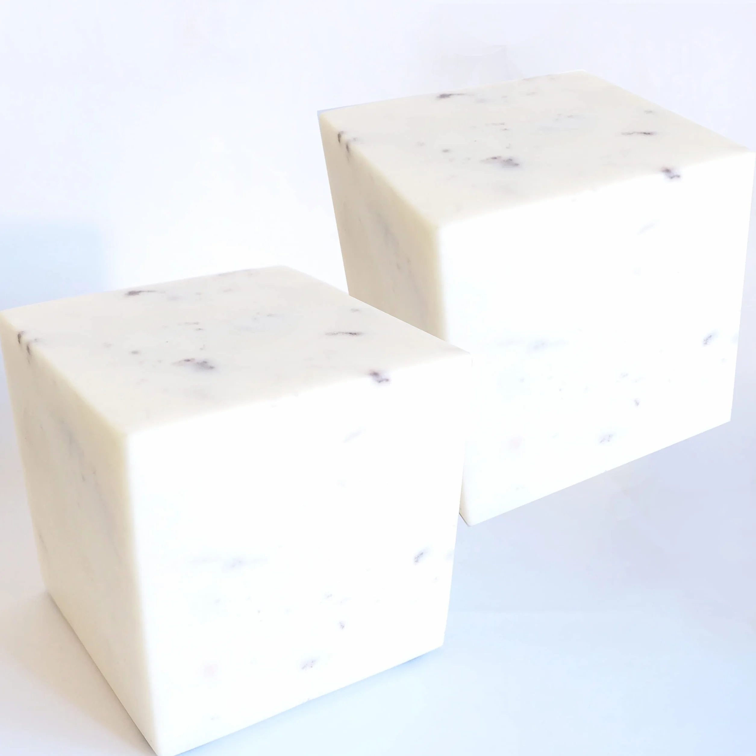 Juego de 2 sujetalibros de mármol hecho a mano con forma de cubo de mármol pesado cuadrado para decoración de estanterías decorativas con parte inferior antideslizante, estantes sólidos para el hogar,