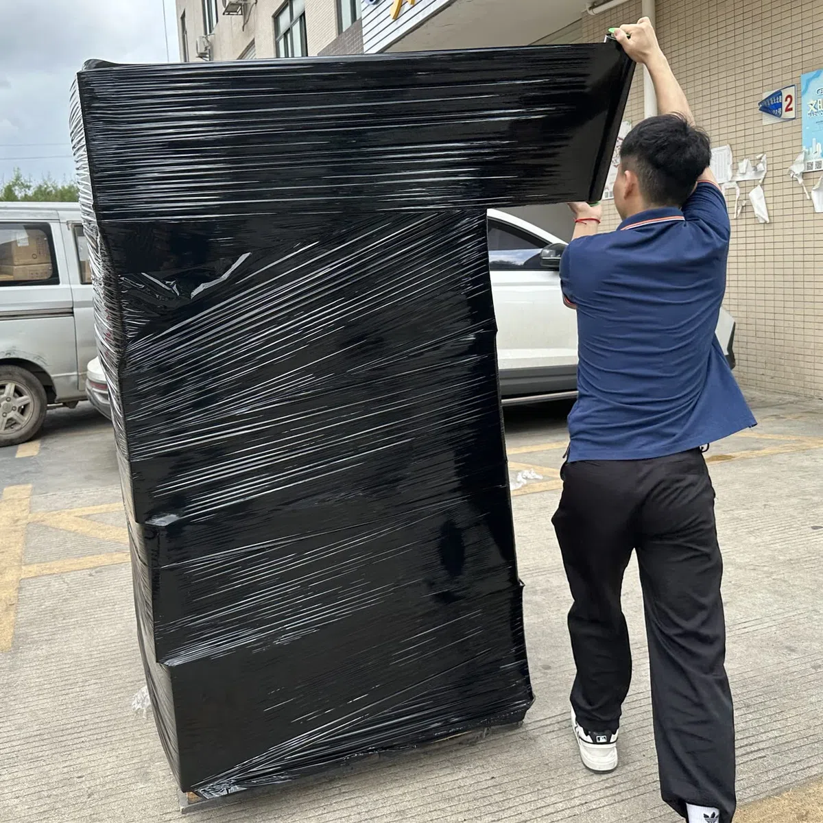 Lote de 2 películas elásticas negras, película de embalaje de plástico, 250 m x 400 mm x 18 m, estirable película con mango de rodamiento de plástico, para embalaje y mudanza, CHUANGSEED (2)