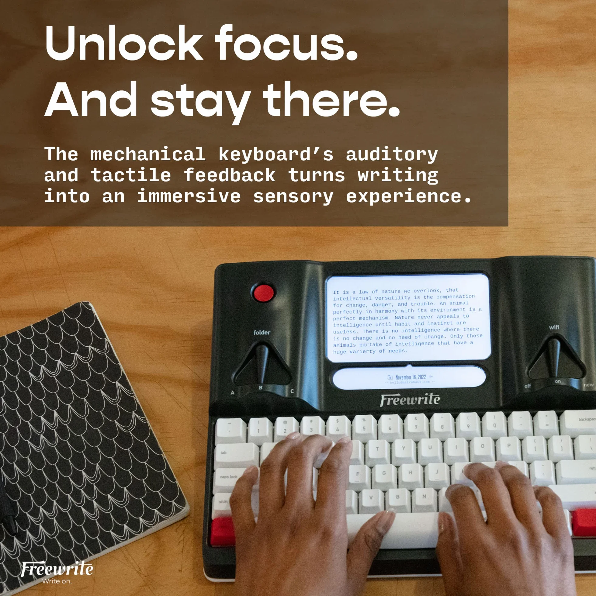 Astrohaus Freewrite - Máquina de Escribir Inteligente de 3ª generación, Herramienta de Escritura sin distracciones con Pantalla de Tinta electrónica iluminada, Teclado mecánico y sincronización Wi-Fi