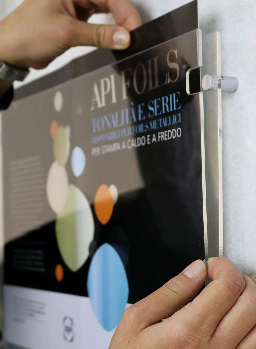 Carpeta de metacrilato de pared A4 con bolsillo abatible, soporte para alertas y folletos, 30 x 21 cm, 2 unidades