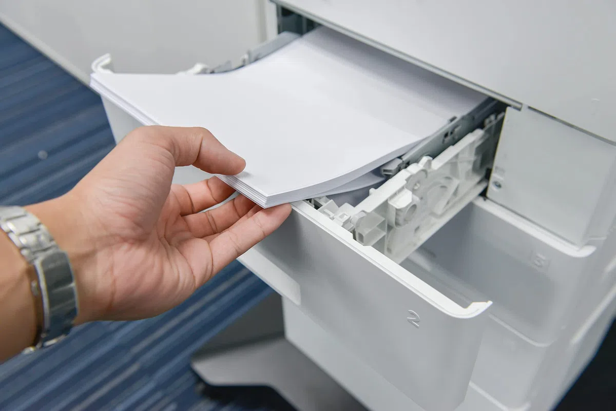 TuTickeT TÉRMICO - Folios A4 de 80gr. Papel Multiusos Blanco para Fotocopiadora e Impresora Multifunción. Caja de 5 paquetes de 500 Hojas Blancas Din A4. Material Escolar y de Oficina.
