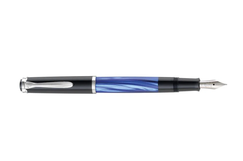 Pelikan 801850 M205 Pluma estilográfica con relleno de pistón, punta EF, en caja plegable, color azul mármol Spring EF azul