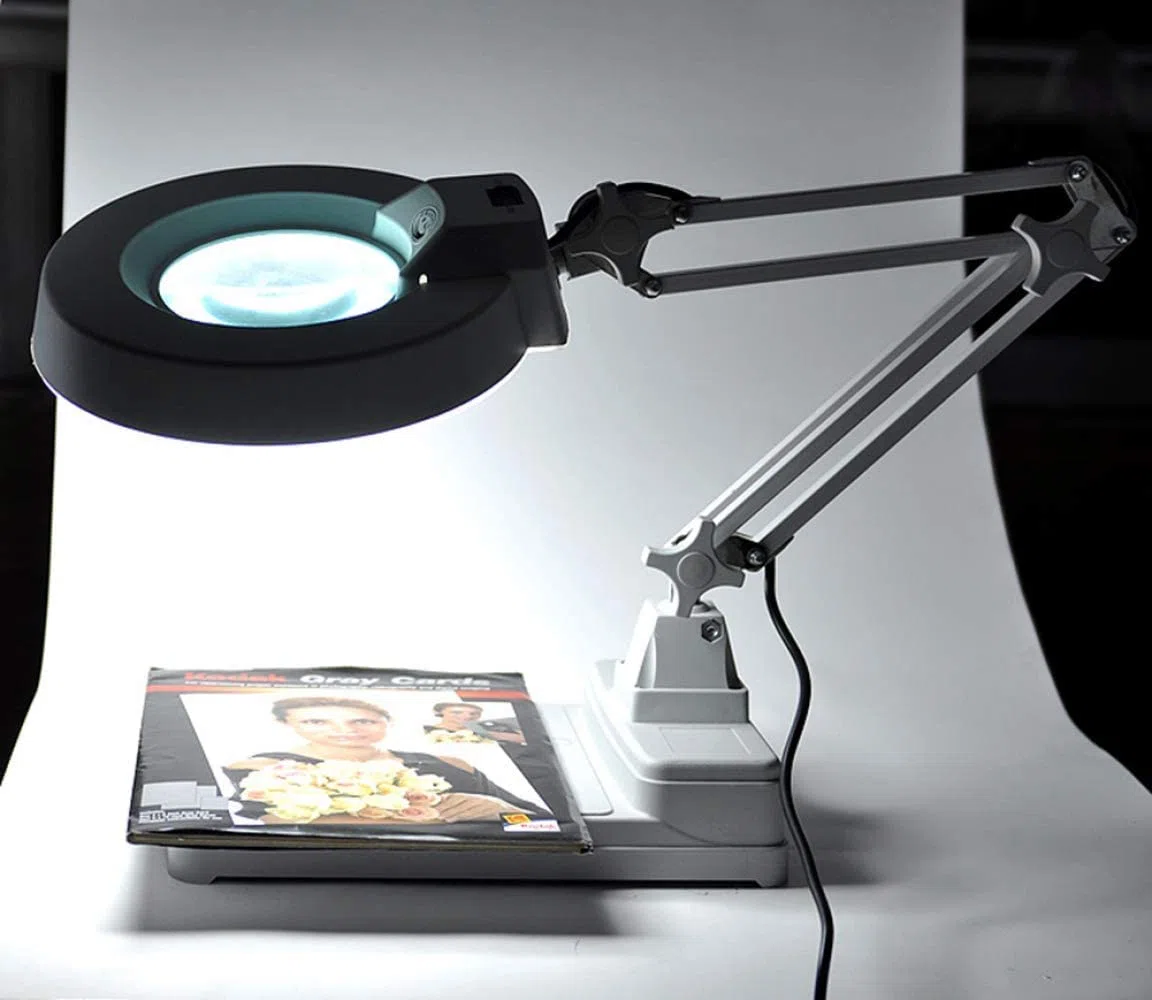 Lupa, 3X/5X/8X/10X LED Lupa de 127 mm, Lupa de manos libres con soporte de lámpara LED Escritorio de mesa de altura ajustable en lupa iluminada para lectura Artesanía Pasatiempos, banco de trabajo