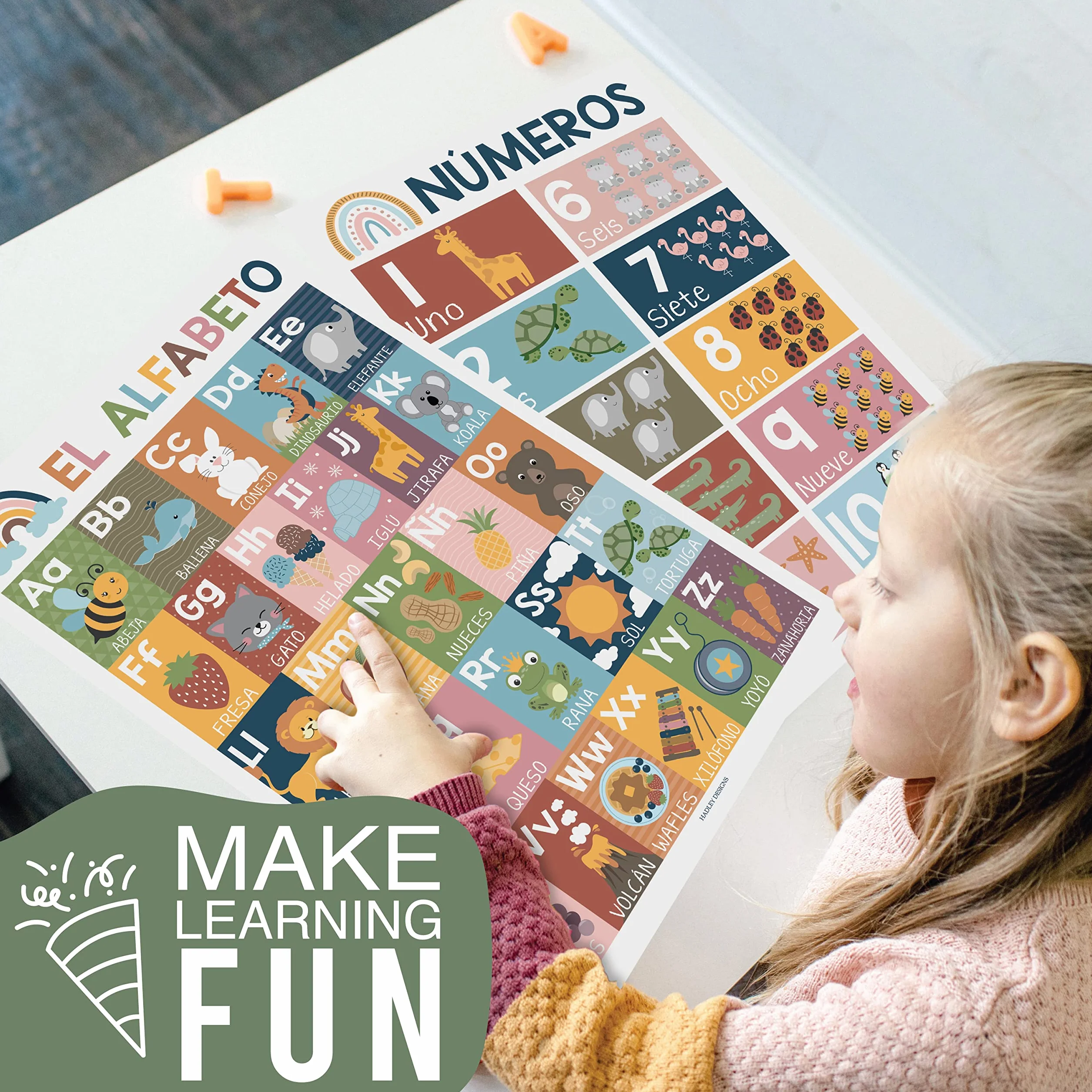 Hadley Designs Decoraciones de aula española: 12 pósteres españoles para el aula primaria, Abecedario para niños en español, pósteres educativos bilingües laminados bohemios de 11 x 17 pulgadas