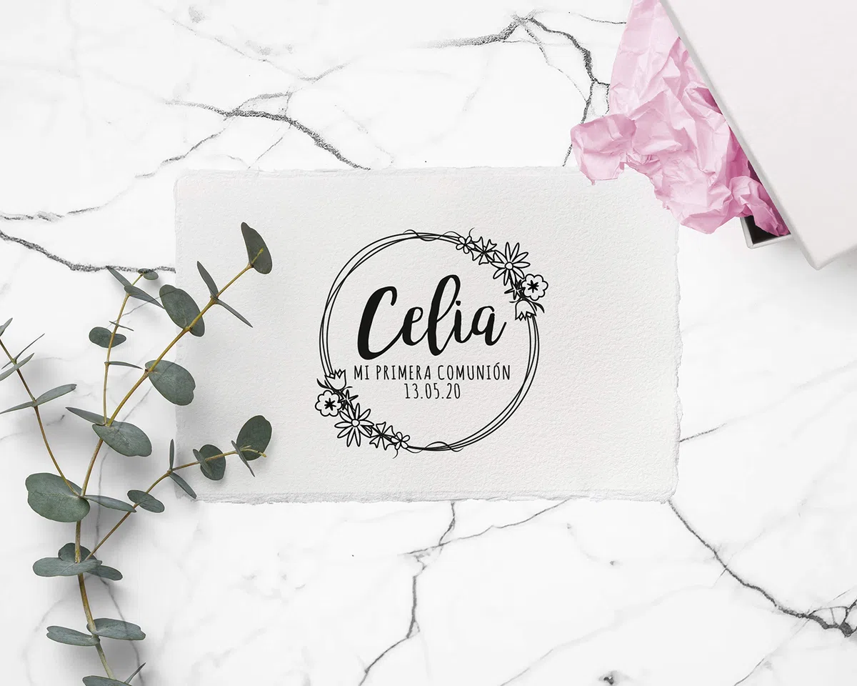 Stamp by Me | Sello Personalizado para Comunión | 4 Diseños | Sello de Madera | Sello de Comunión | Ideal para Sobres e Invitaciones | Con Tampón de Tinta Opcional | Nombre y Fecha | Corona Flores
