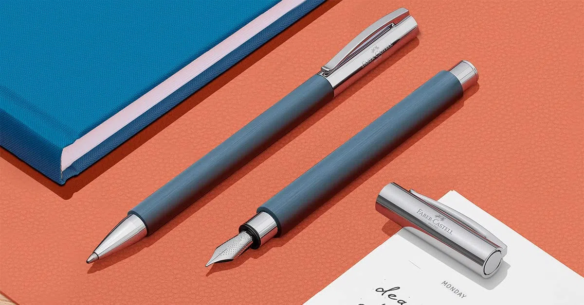Faber-Castell Ambition 147145 - Bolígrafo de punta redonda (resina inoxidable, tinta indeleble, 0,5 mm), color azul