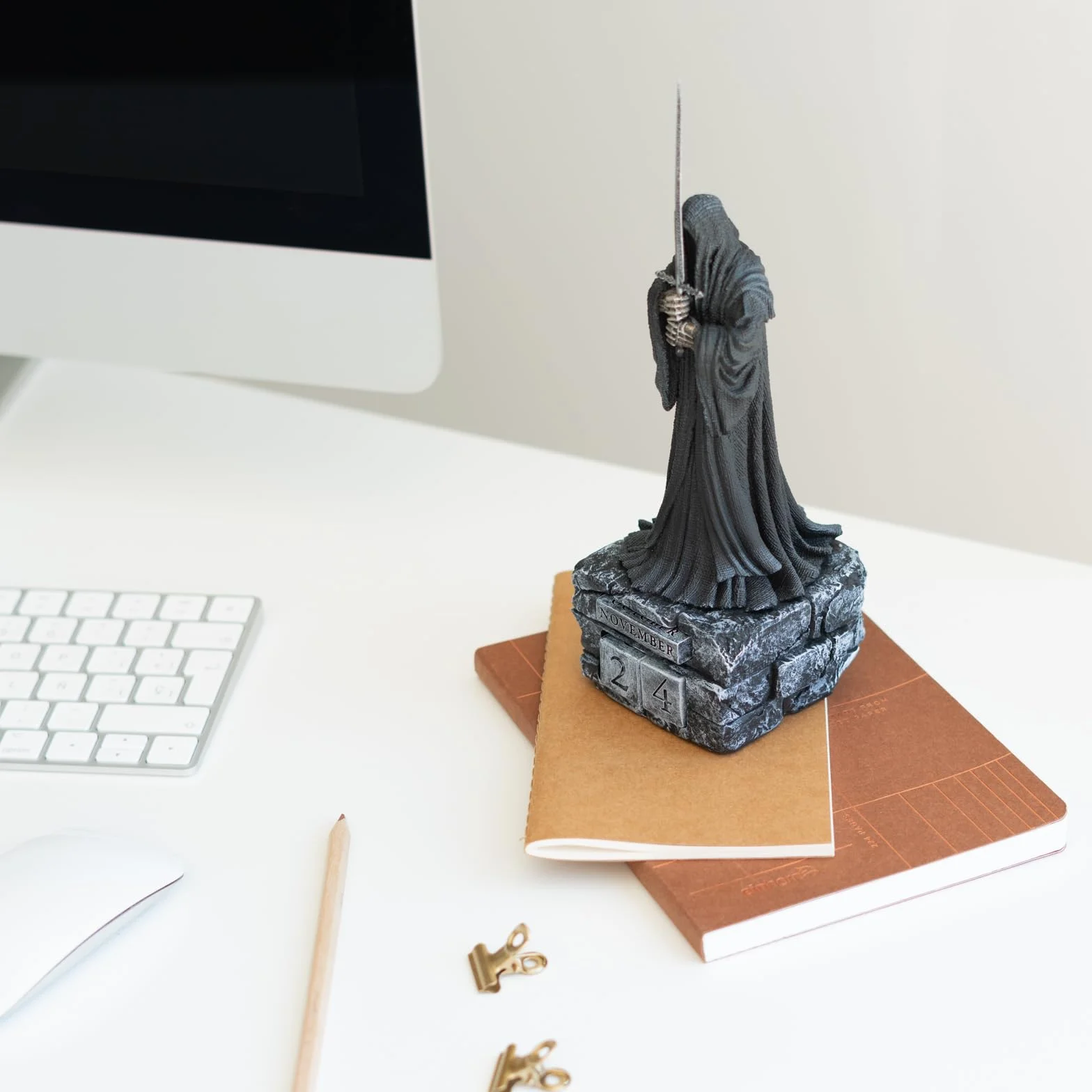 Calendario Perpetuo El Señor de los Anillos 3D - Figura Nazgûl para Decoracion Habitacion │ El Señor de los Anillos Regalos Merchandising (23x8,5cm)