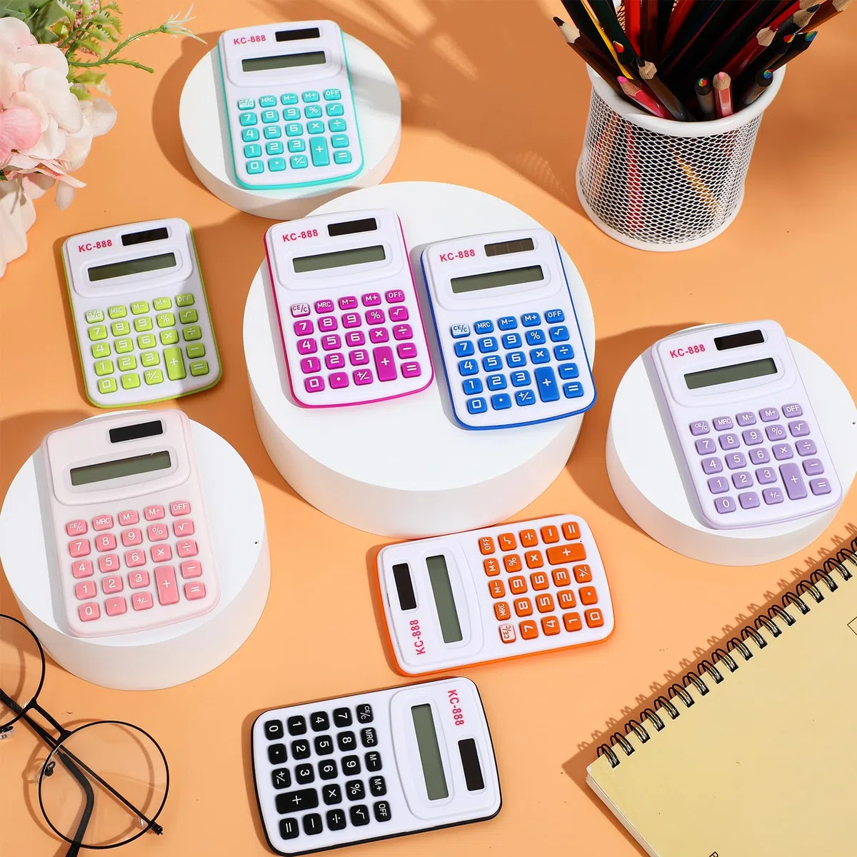 Treela 30 calculadoras de tamaño de bolsillo para estudiantes, mini calculadora de mano básica, calculadora estándar con batería de botón, pantalla de 8 dígitos, calculadora de escritorio para 100