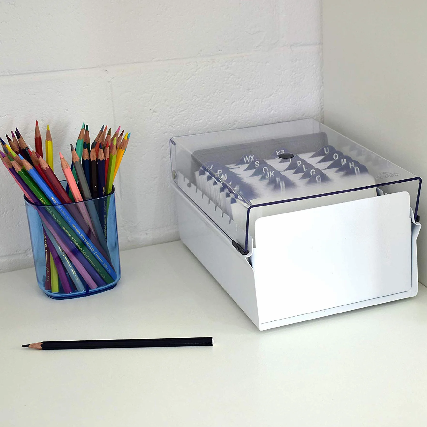 Acrimet Porta Tarjeta 4"x 6", Organizador de Fichas, Base de Metal Resistente (Incluye Índice AZ y un Divisor de Plastico) (Base Blanco y Tapa de Plástico Transparente)
