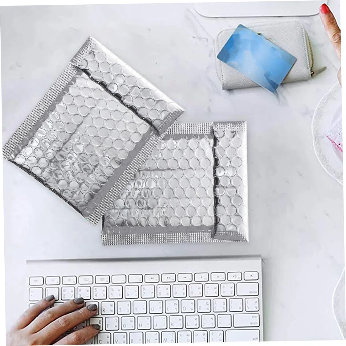 Sobres de Burbujas de Envío Plateados Cierre Autosellante, Protección Extra y Resistente para Joyería y Productos Electrónicos, Pack de 100 Unidades