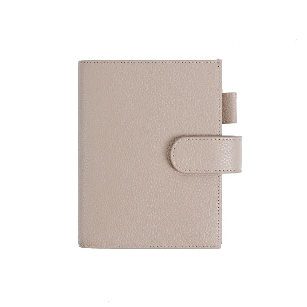 Moterm Funda de cuero para cuaderno A6 - Compatible con Hobonichi Cousin, Stalogy y Midori MD Planificador, con portalápices, tarjetero y bolsillo trasero (Gris-Taupe)