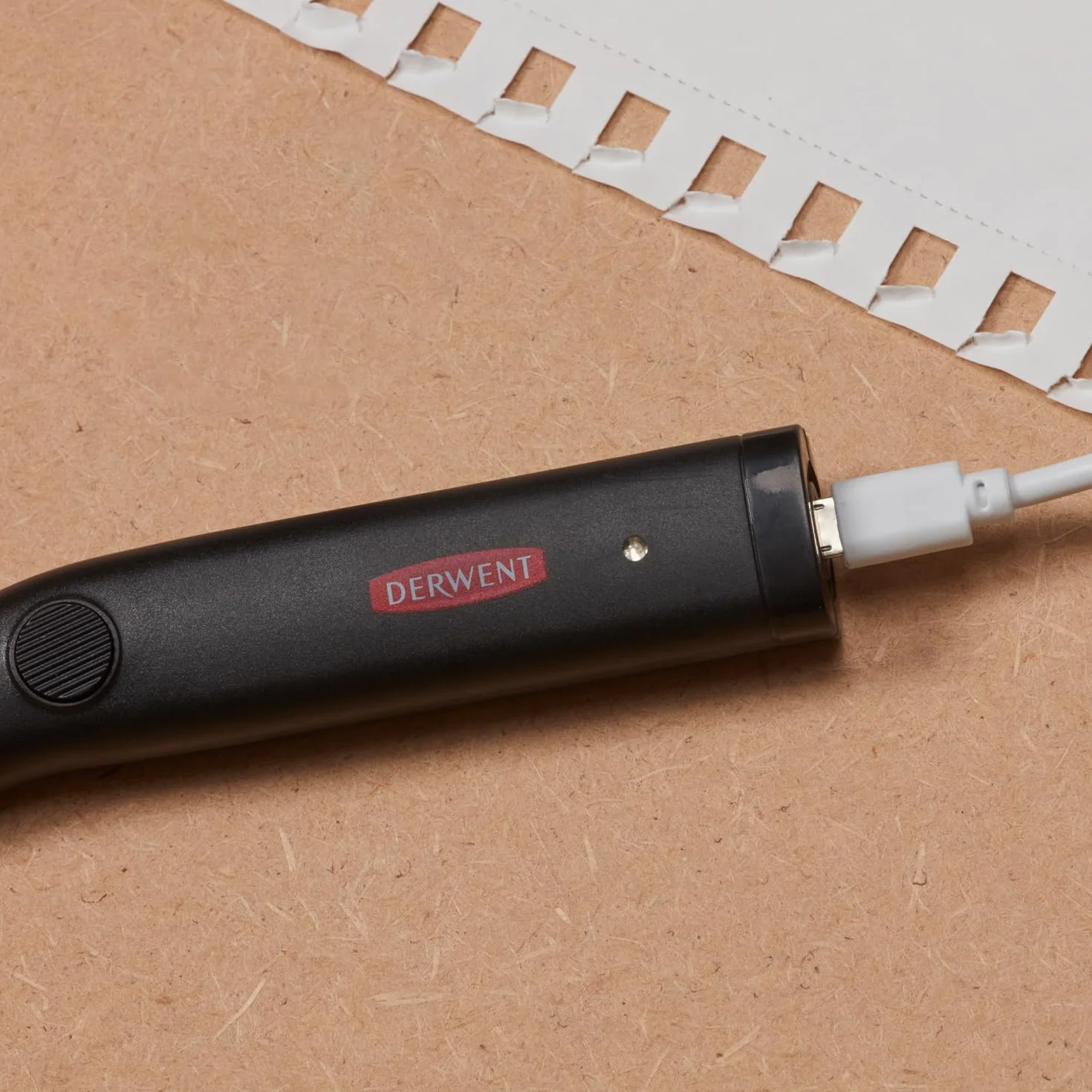 Derwent 2305810 - Goma de Borrar Recargable Mediante USB, Incluye Cable Carga + 20 Recambios Goma, Ideal para Borrar con Gran Precisión, Calidad Profesional, Ambidiestro, No Abrasivo