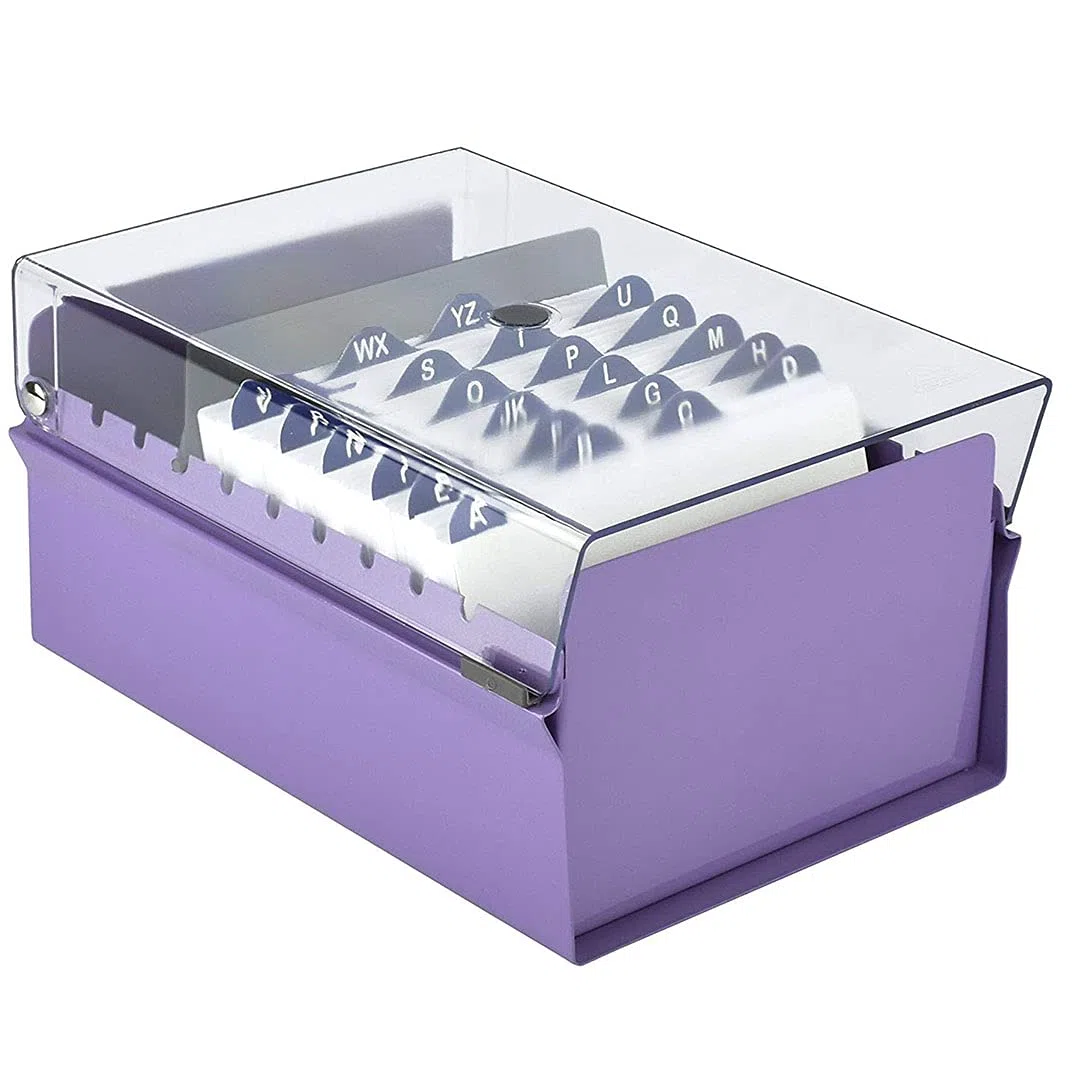 Acrimet Porta Tarjeta 4"x 6", Organizador de Fichas, Base de Metal Resistente (Incluye Índice AZ y un Divisor de Plastico) (Base Morado y Tapa de Plástico Transparente)