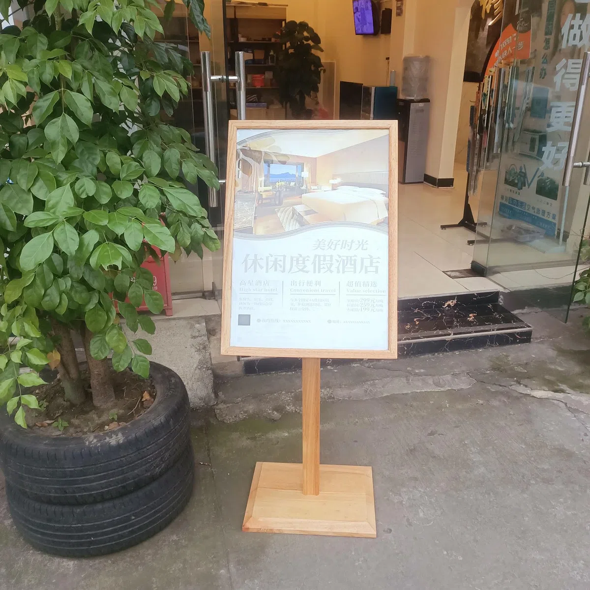 Soporte independiente para carteles con cubierta de cristal para publicidad y negocios