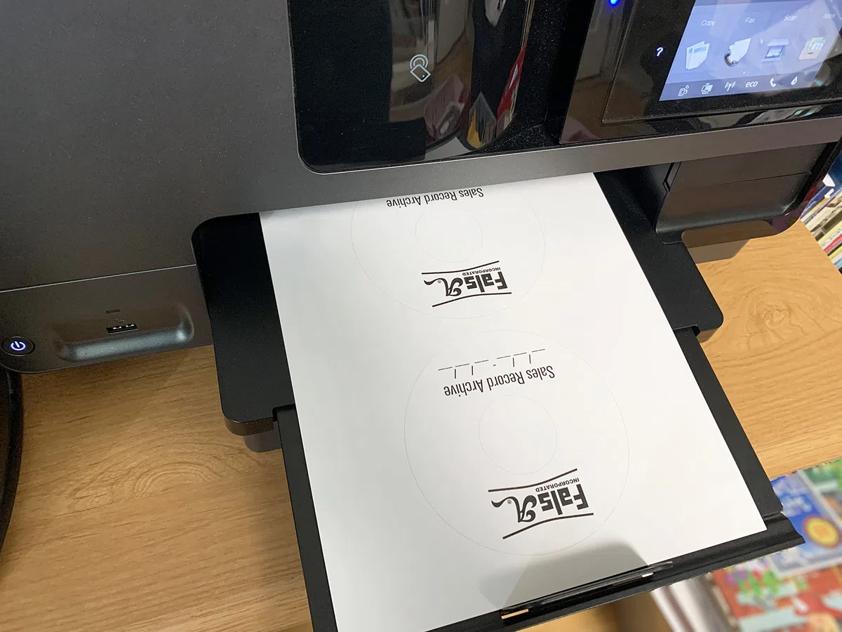 CD/DVD etiquetas compatible palabra plantilla 5824 tamaño etiquetas. En blanco etiquetas de inyección de tinta y tóner garantizada. Fabricadas en Estados Unidos.