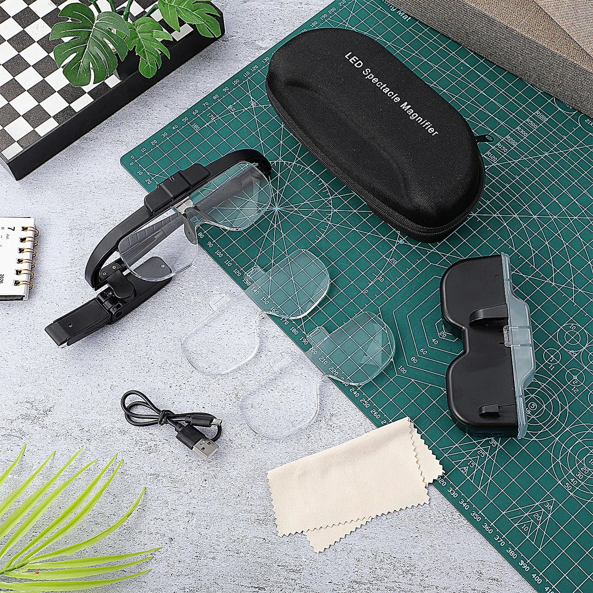 Hemobllo Lupa con Luz LED Recargable con Diseño Ergonómico y Montura Ajustable para Lectura y Reparación con Cable USB Incluido