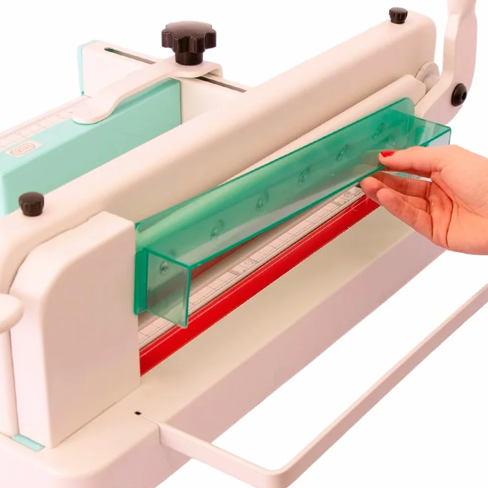 Craftelier – Cortadora de Papel A4 (30 cm), Corte Preciso hasta 400 Hojas, Guillotina Profesional Industrial con Doble Sistema de Seguridad y Estructura de Acero Reforzado para Grandes Trabajos