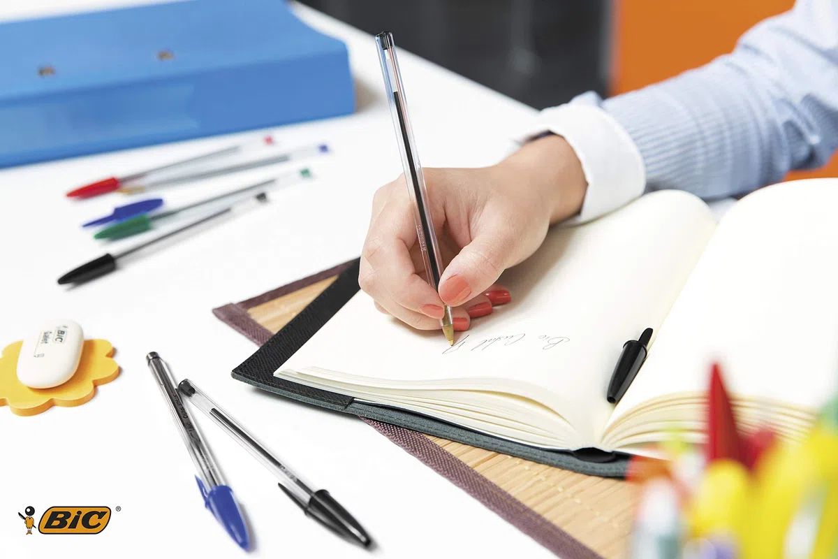 BIC Cristal Original - Bolígrafos de punta media (1.0 mm), Caja de 150 unidades, Azul & Velleda Marking Rotuladores para pizarra blanca, Óptimo para material escolar y de oficina