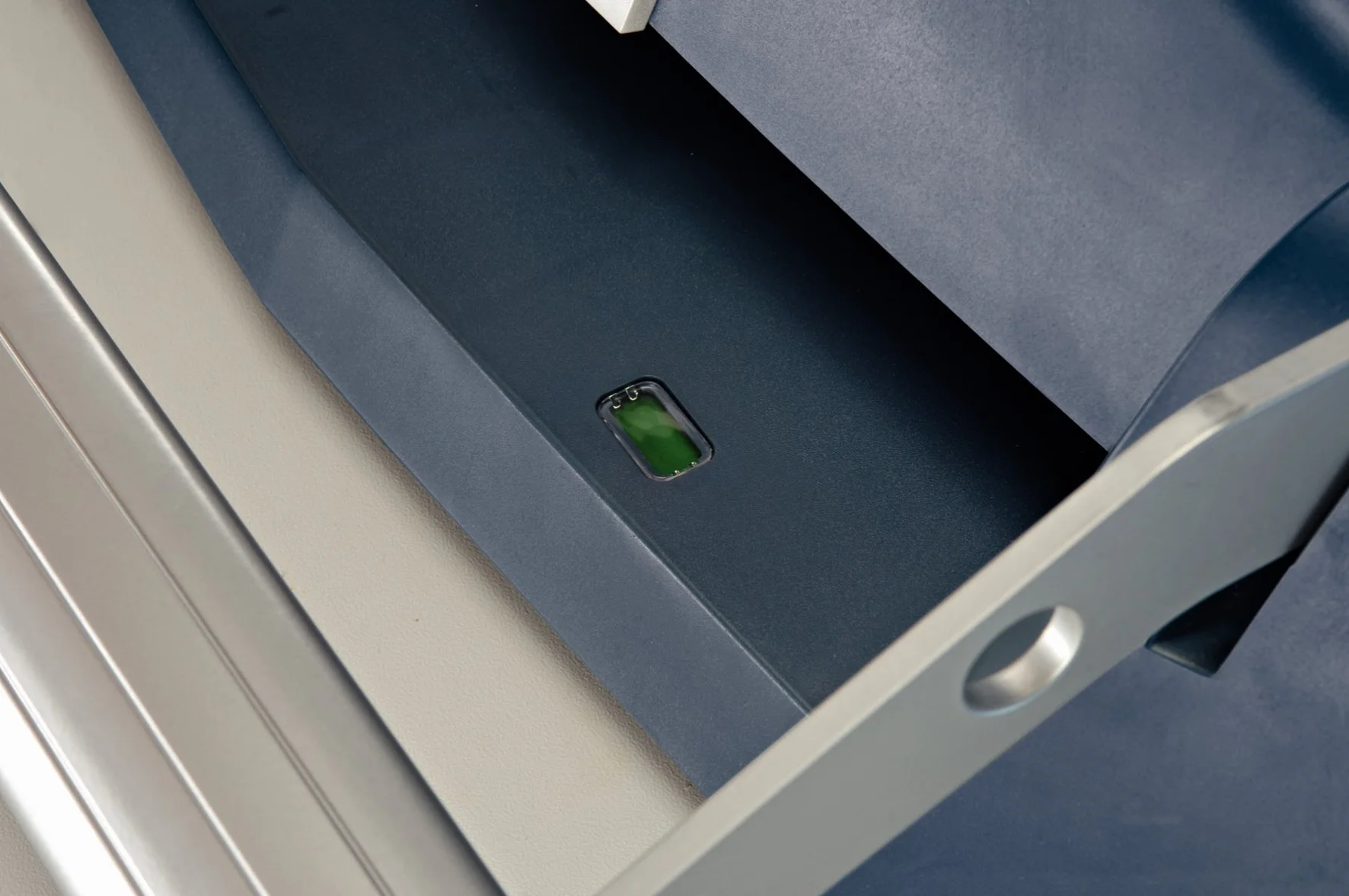 Leitz 73880000 – Encuadernadora Manual impressBIND 280 A4, Sistema De Canal Metálico Sin Perforación, Capacidad 280 Hojas, Ajuste Automático De Lomo, Uso Profesional