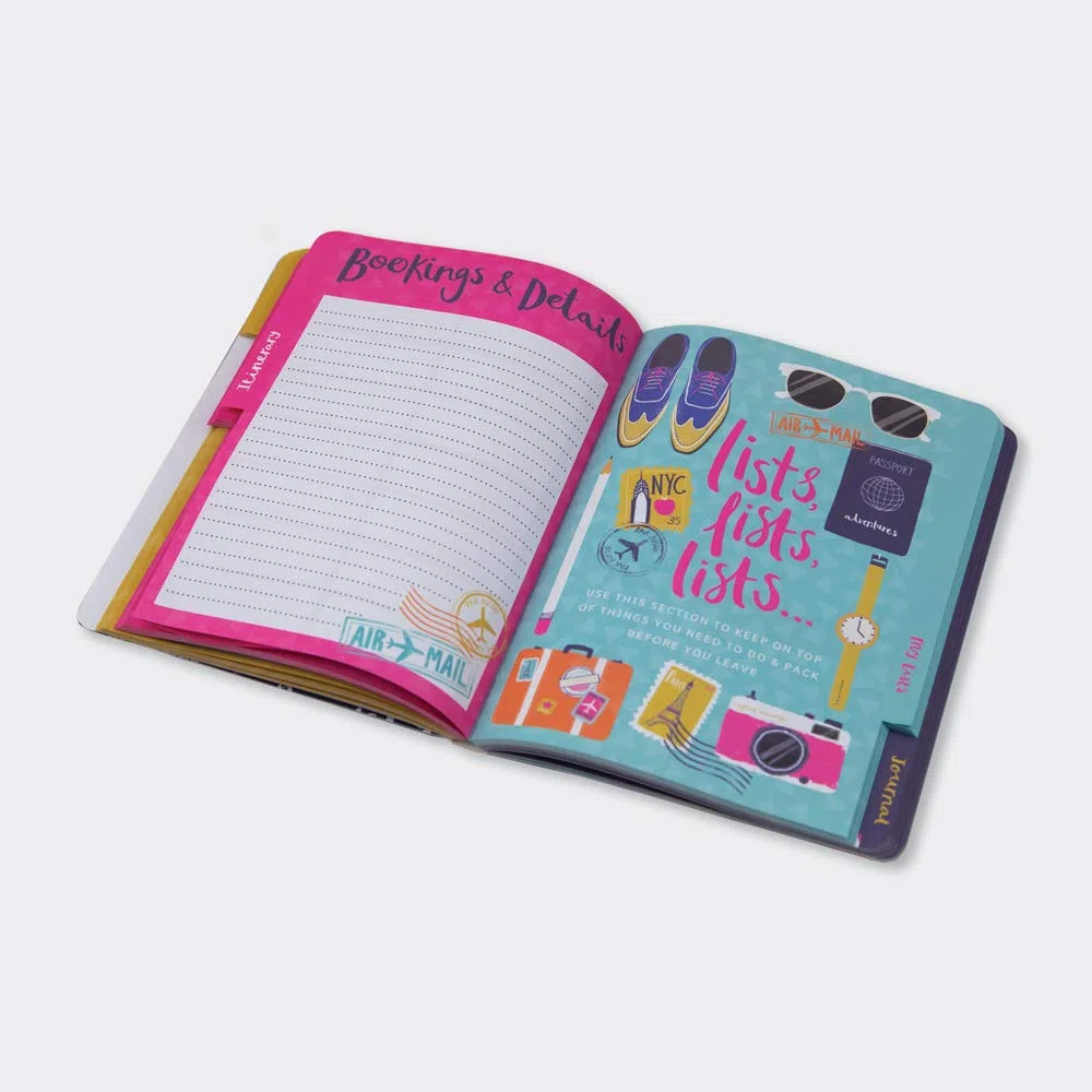 Planificador y diario de viaje con 4 secciones con pestañas y para que la aventura comience.