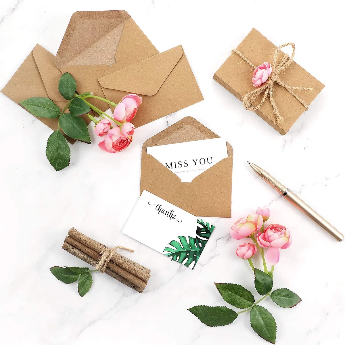 400 Paquetes Mni Sobres de Papel Kraft Funda de Sobre de Tarjeta de Regalo para Tarjetas de Regalo Pequeñas Notas Invitaciones Comerciales Mini Tarjetas de Felicitación 4 x 2.75 Pulgadas (Marrón)