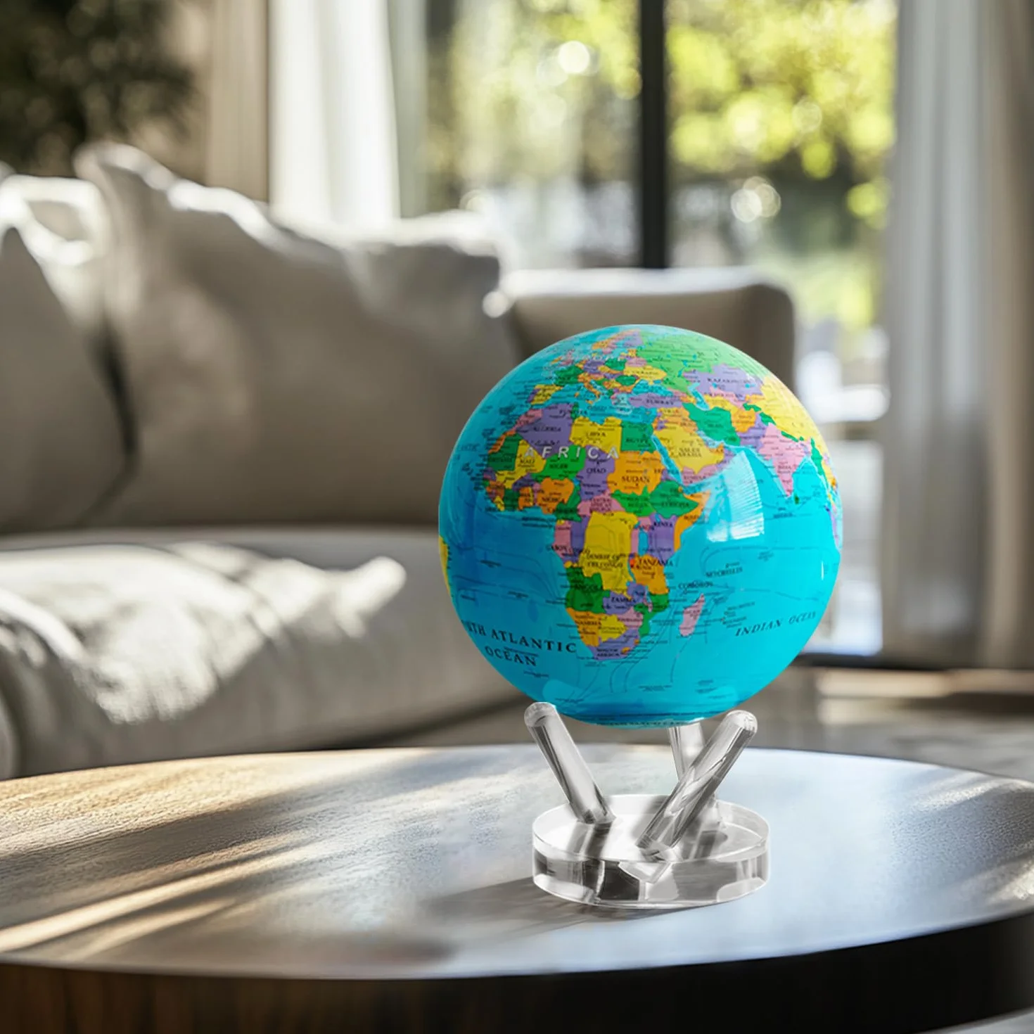 MOVA Globe - Mapa Político Azul Océano Clásico (4,5") | Globo mundial giratorio alimentado por la luz | Decoración educativa del hogar, no se necesitan pilas ni cables