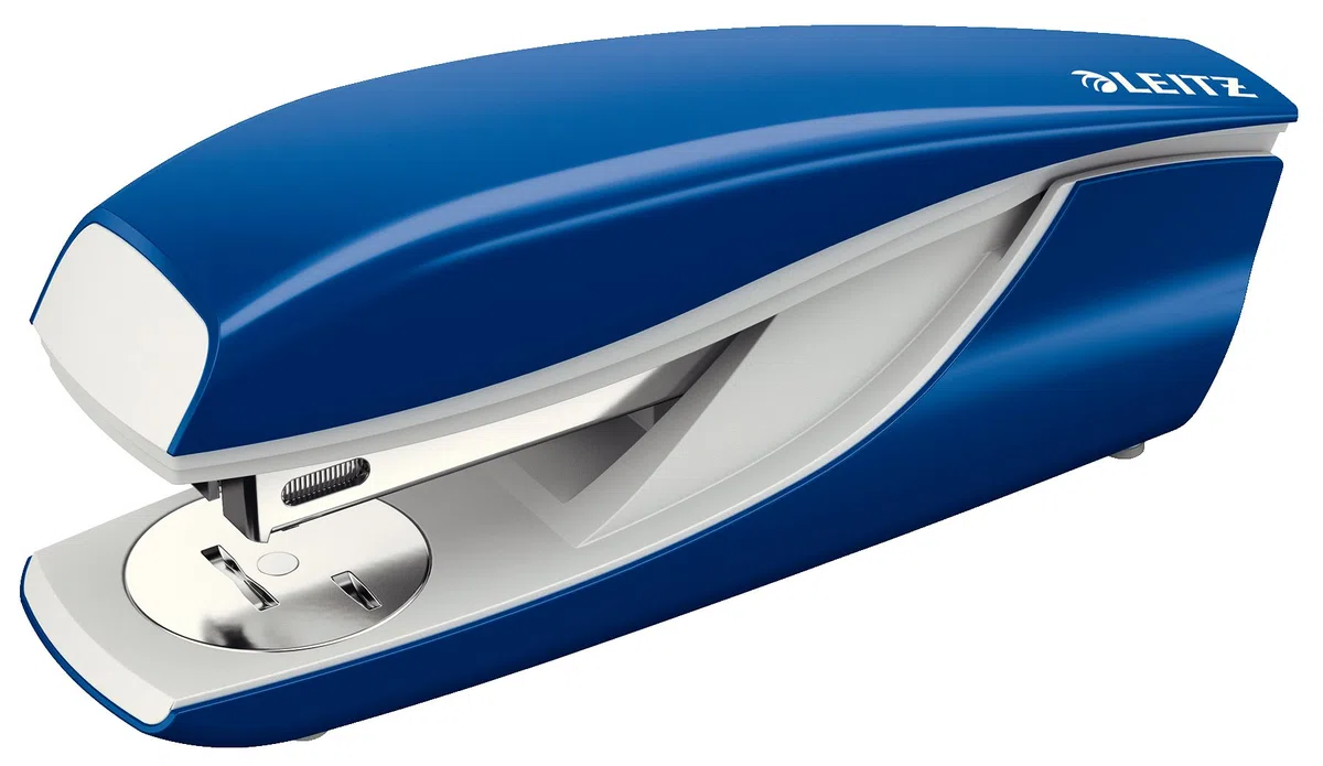 Leitz 55026035 - Grapadora (metal, capacidad: 30 hojas), color azul y blanco