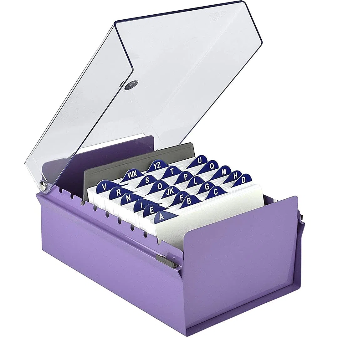 Acrimet Porta Tarjeta 4"x 6", Organizador de Fichas, Base de Metal Resistente (Incluye Índice AZ y un Divisor de Plastico) (Base Morado y Tapa de Plástico Transparente)
