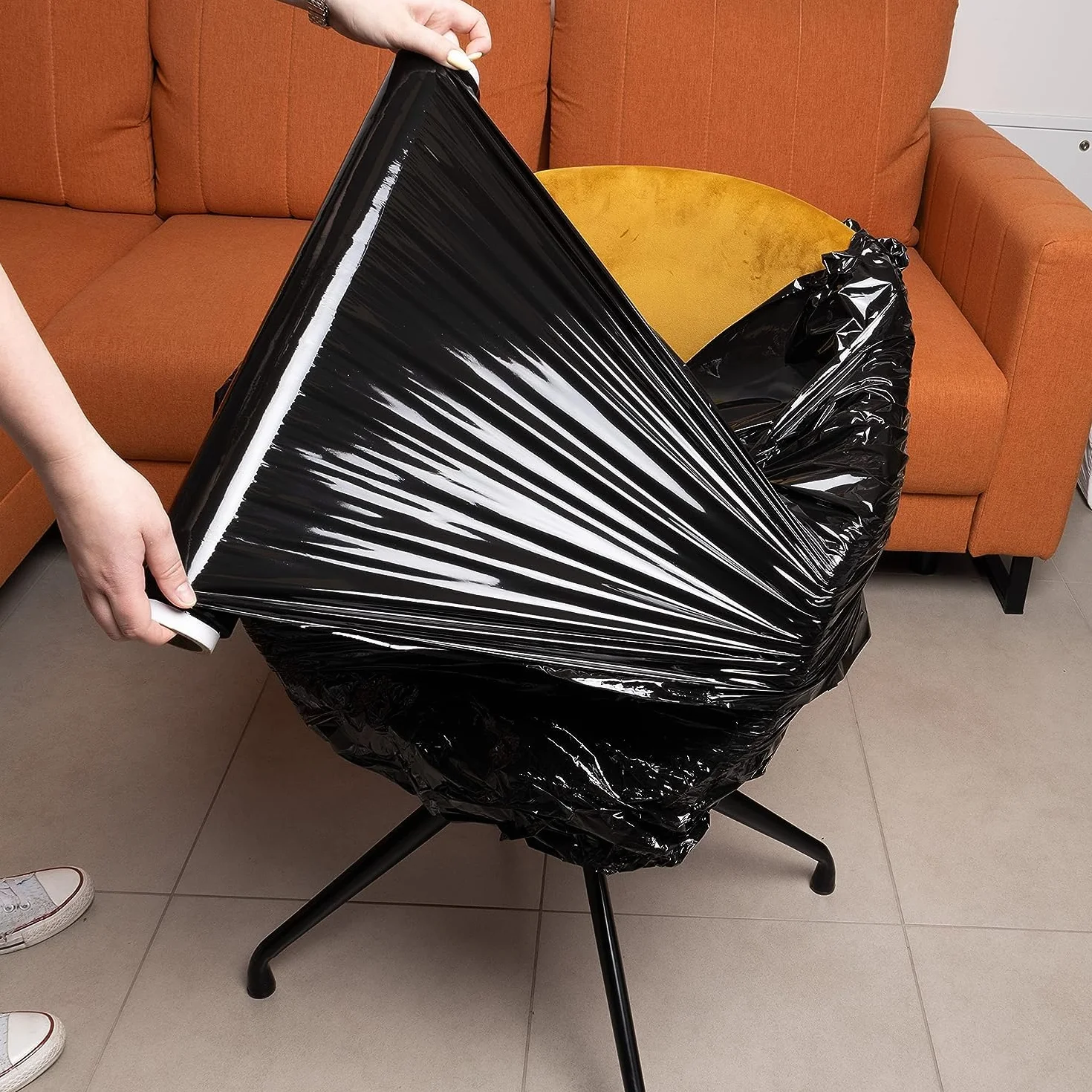 MORE FREE Film Transparente o Negro para Embalar 50CM x 200M,23 Micras Rollo de Papel Film Resistente de Plástico con Alta Elasticidad para Mudanzas y Envíos (Film Negro Embalaje, 12 ROLLOS)