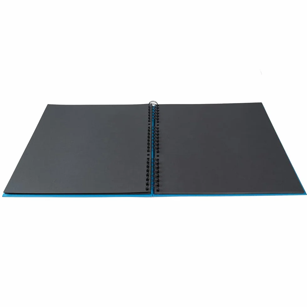 Exacompta - 15115E - Álbum de fotos en espiral MILANO - 360 fotos - 60 páginas negras - tamaño 32 x 32 cm - cubierta de papel azul efecto textil - ventana de personalización - certificado FSC®