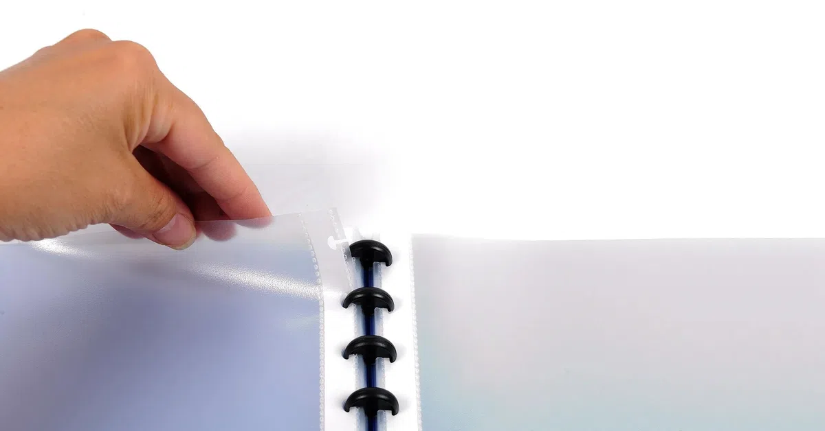 Exacompta - Ref. 86362E - Cartón de 4 protectores de documentos extraíbles con 30 fundas granuladas desmontables - 60 vistas - para A4 - Tamaño 24,5 x 31 cm - Tapa dura opaca - color azul