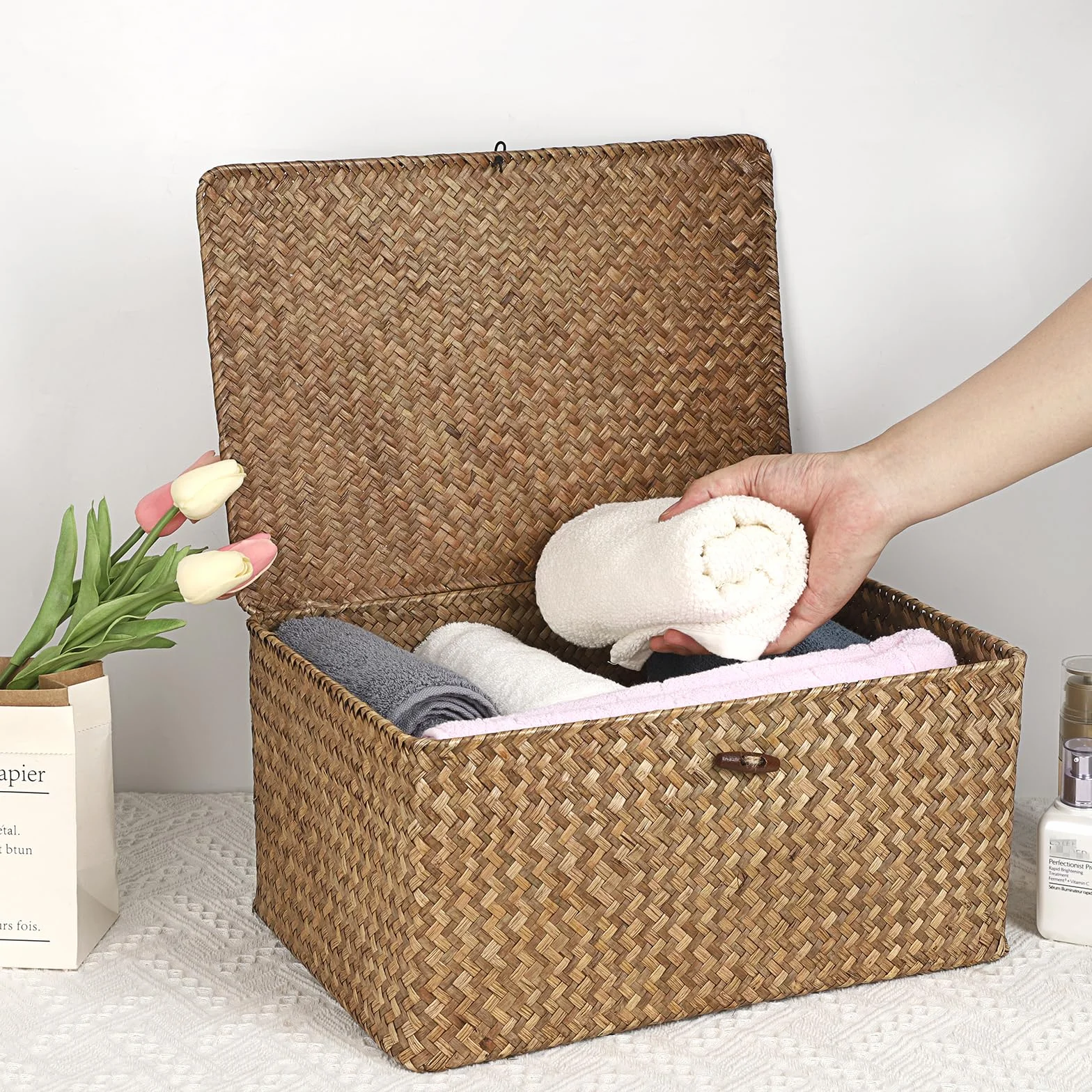 IGNPION - Cesta de almacenamiento de mimbre con tapa, cesta de escritorio de mimbre trenzado, rectangular, organizador de baño, caja decorativa para debajo de los estantes de la sala de estar, cesta