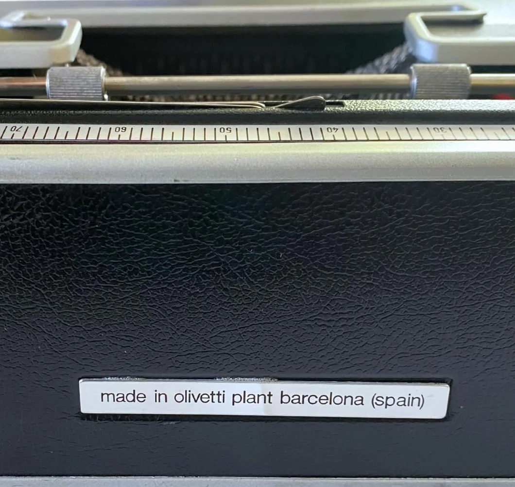 Genérico Máquina de Escribir Vintage Olivetti Lettera DL - Teclado en Castellano Revisada y Funcional Ideal para Coleccionismo - Totalmente Funcional con Maletin Original