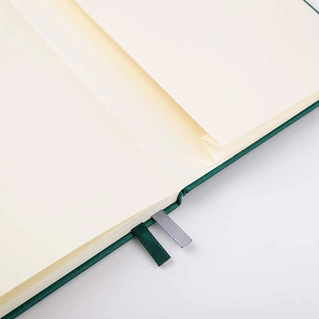 Guissi Cuaderno clásico de cuadrícula de puntos, tapa dura, A5, papel grueso de 80 g/m², sin ácidos, con bolsillo interior fino, piel sintética, suministros escolares de oficina, 144 páginas diseñadas