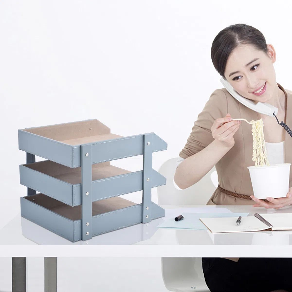 Organizador de escritorio de cuero, bandeja apilable de 3 capas, se utiliza para almacenar documentos, carpetas, papelería, revistas, papel y otros suministros de oficina en casa, estante de archivos