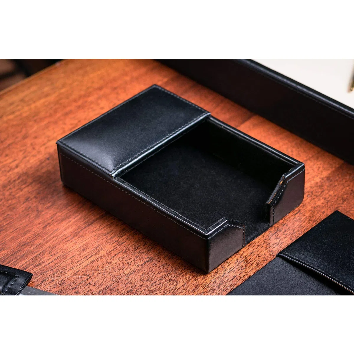 Dacasso Soporte para notas de piel regenerada negra, 10,2 x 15,2 cm, 17,78 x 12,06 x 4,45 cm