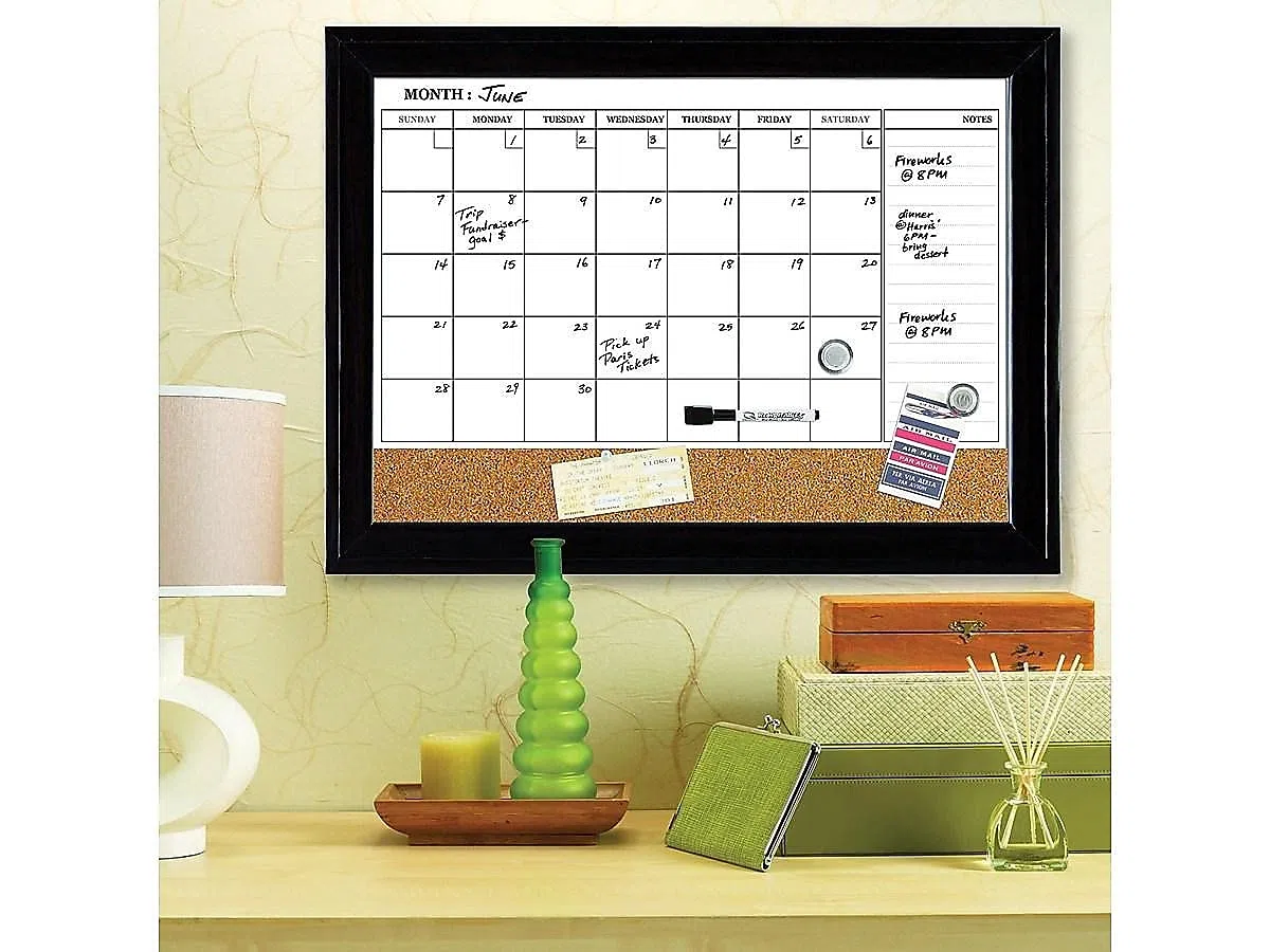 Quartet Pizarra blanca magnética combinada, calendario y tablero de corcho, 17 x 23 pulgadas, combo de pizarra blanca de borrado en seco y tablero de anuncios de corcho, tablero de mensajes, marco