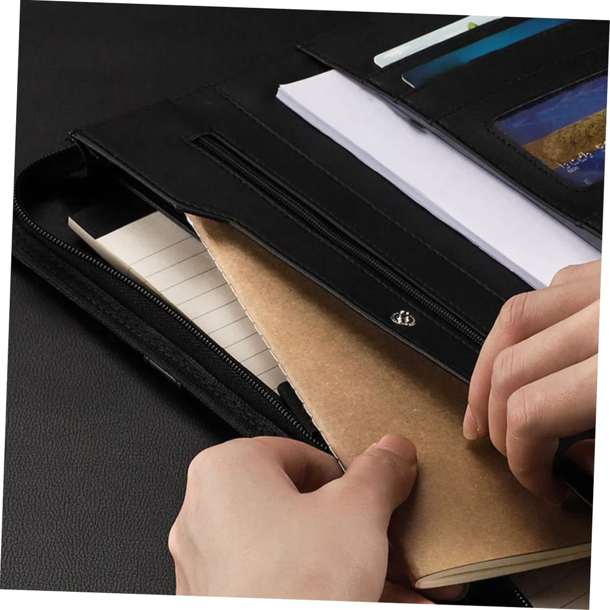 OSALADI Carpeta Portafolios con Cremallera A4 Negra de Pu para Negocios | Cuaderno A4 Incluido, Varios Compartimentos, Ligera y Elegante, Protege el Contenido y Facilita el Transporte