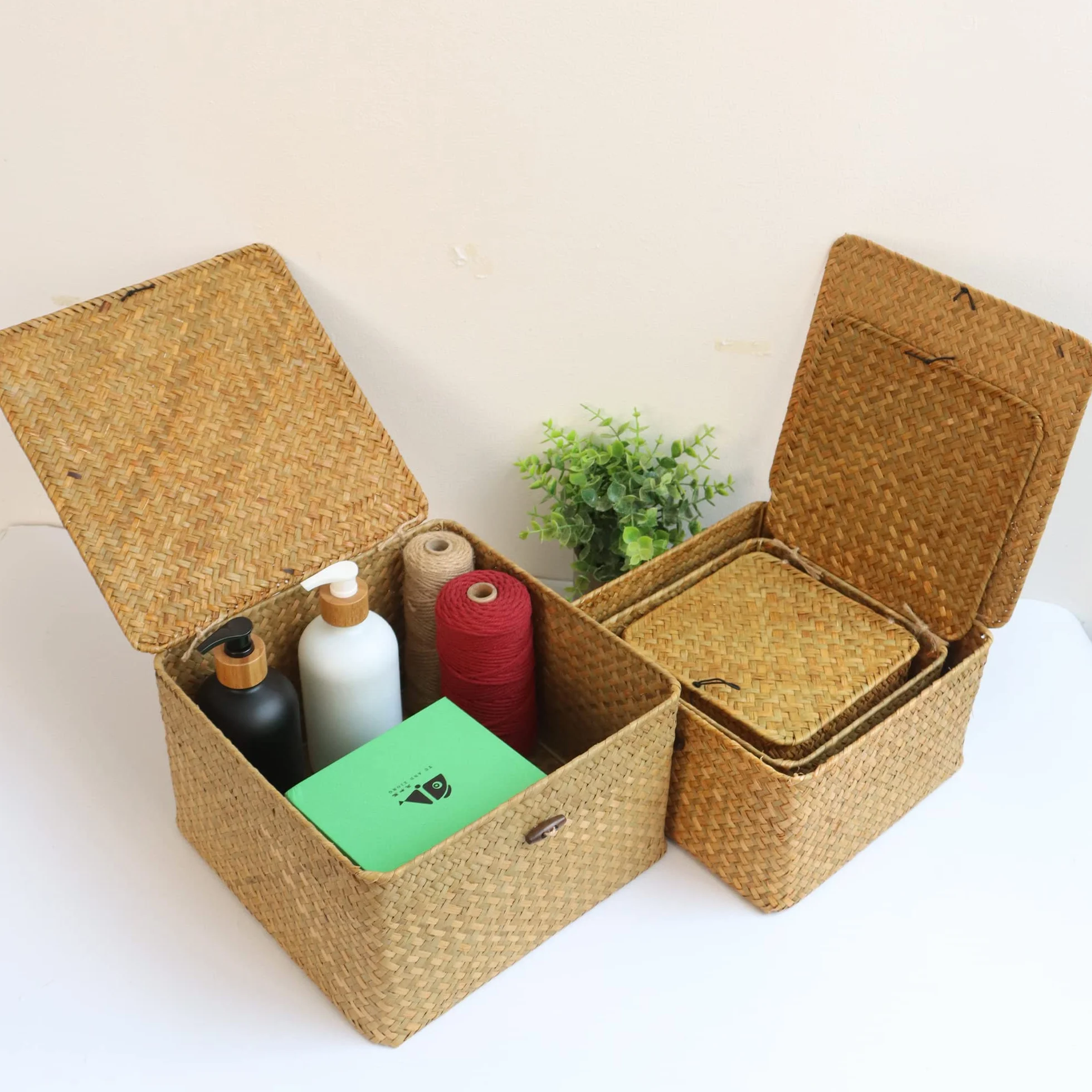 FEILANDUO 4 cestas de almacenamiento de mimbre con tapas, cestas tejidas de junco marino para estantes, cajas de almacenamiento apilables para organizar contenedores de ratán (natural)