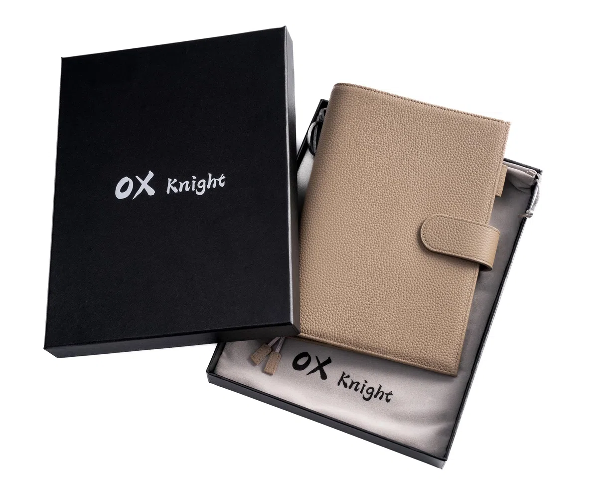 Ox Knight - Funda de cuero A5 para planificador, compatible con Hobonichi Cousin, Stalogy, Midori o Leuchtturm1917, portabolígrafo, ranuras para tarjetas, bolsillo trasero y marcadores (gris pardo)