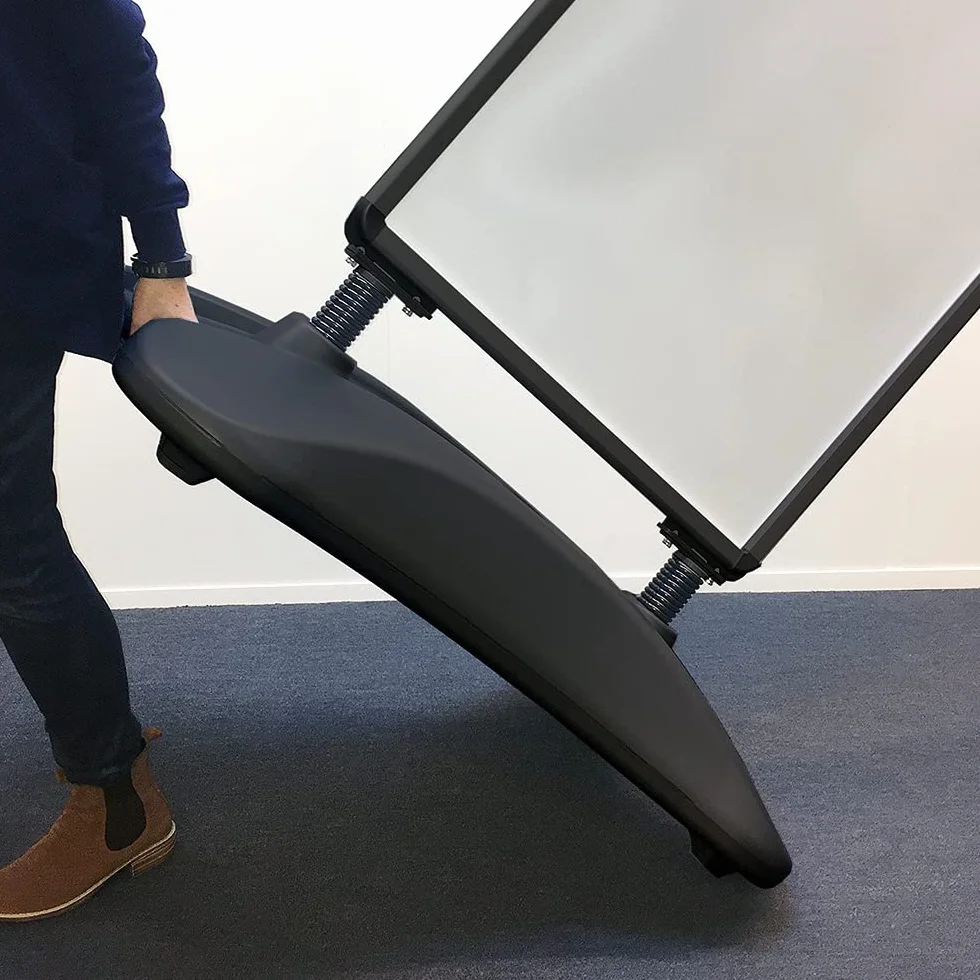 Soporte para carteles Wind-Sign negro DIN A1 594 x 841 mm resistente a la intemperie con ruedas