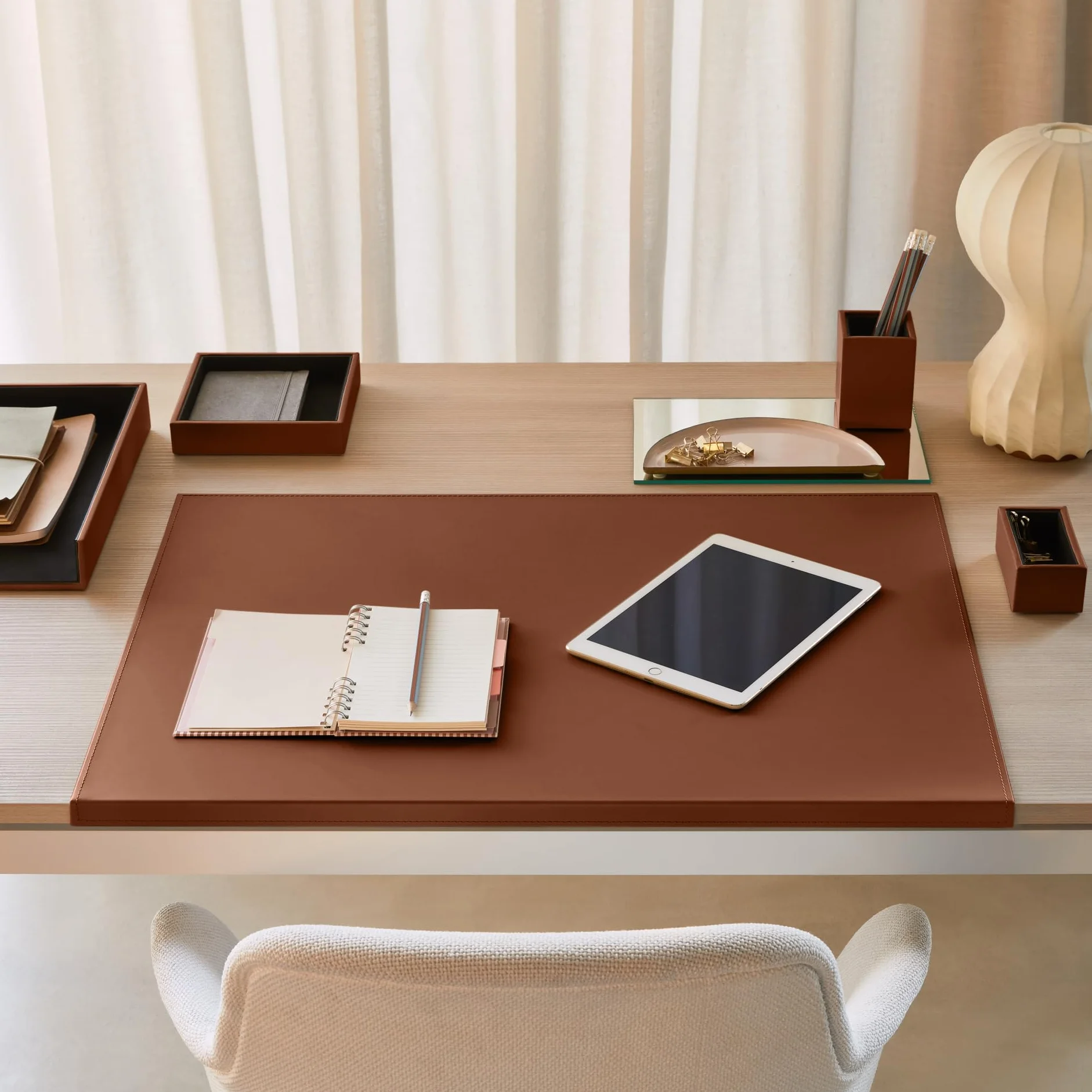 Eglooh - Calliope - Protector Mesa Escritorio en Cuero Naranja Marrón cm 90x60 - Antideslizante, Estructura Interna en Acero con Perfil Frontal en Forma de L, Costuras Artesanal - Made in Italy