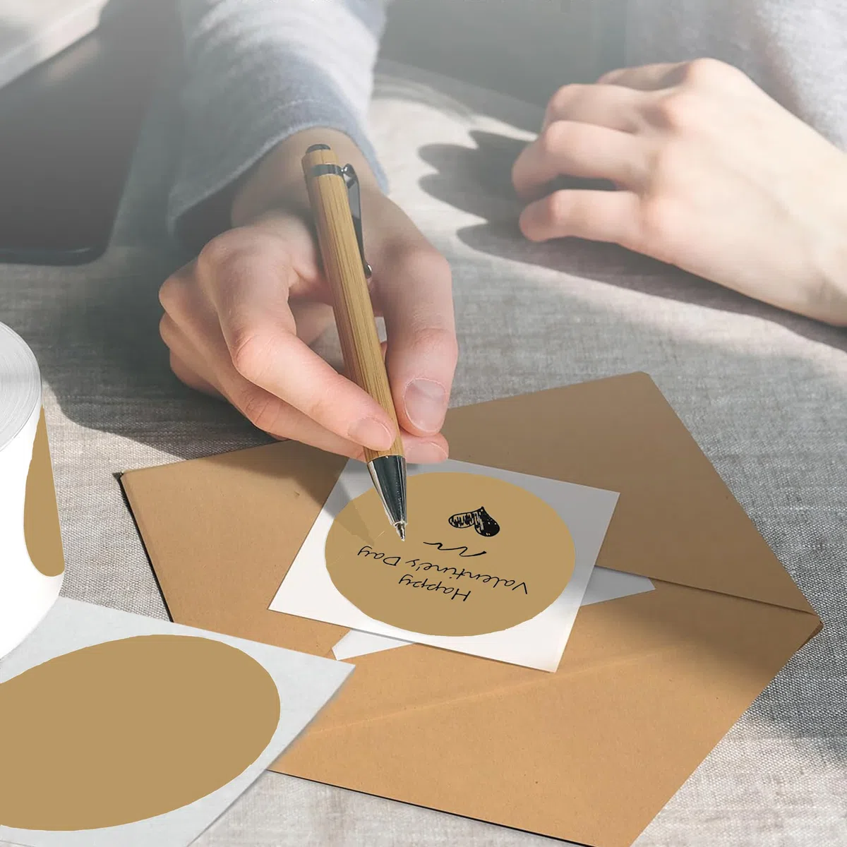 Etiquetas adhesivas térmicas circulares marrones de 5 cm, etiquetas autoadhesivas redondas de inventario, rollo de calcomanías térmicas multiusos para uso comercial y doméstico, 600 etiquetas/rollo