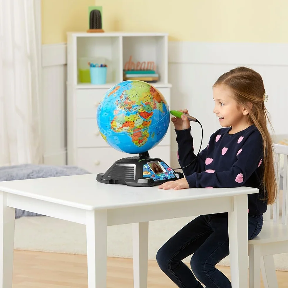 VTech Giramondo – Video globo terráqueo interactivo, mapamundi para niños con bolígrafo táctil y pantalla de 2,7 pulgadas, incluye 600 videos BBC, juegos educativos y cuestionarios, idioma italiano,