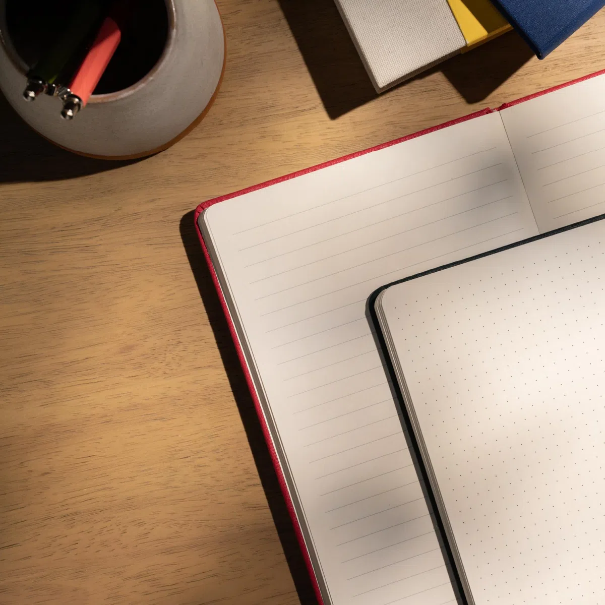 ANECDOTE. Diario punteado de tapa dura con papel grueso de 100 g/m², tamaño A5 (8.3 x 5.4 pulgadas), cuaderno de escritura diario para viajes, escuela y oficina, diario para mujeres y hombres, color