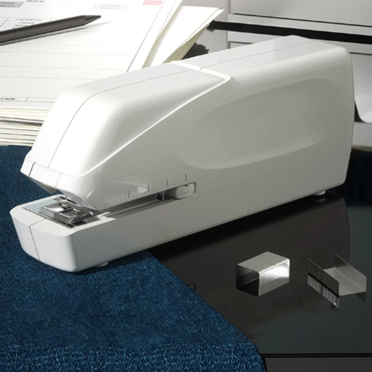 Grapadora eléctrica portátil multiusos para 20 hojas, adaptador de capacidad o grapadora eléctrica alimentada por pilas para oficina y hogar
